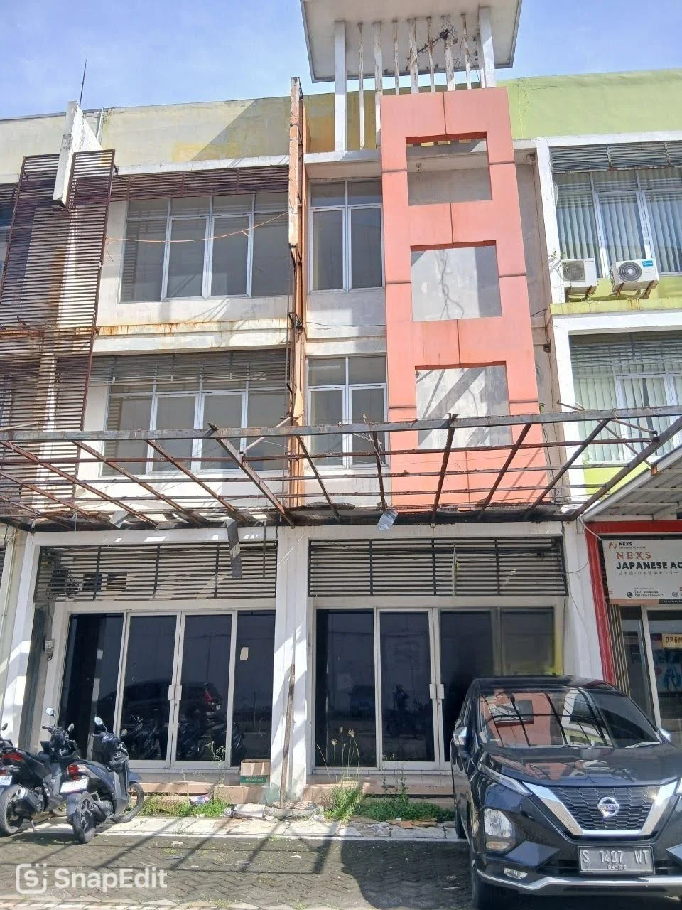 Disewakan Ruko Jejer 3 Lantai di SCC Raya Kalirungkut Surabaya Selatan - Image 1