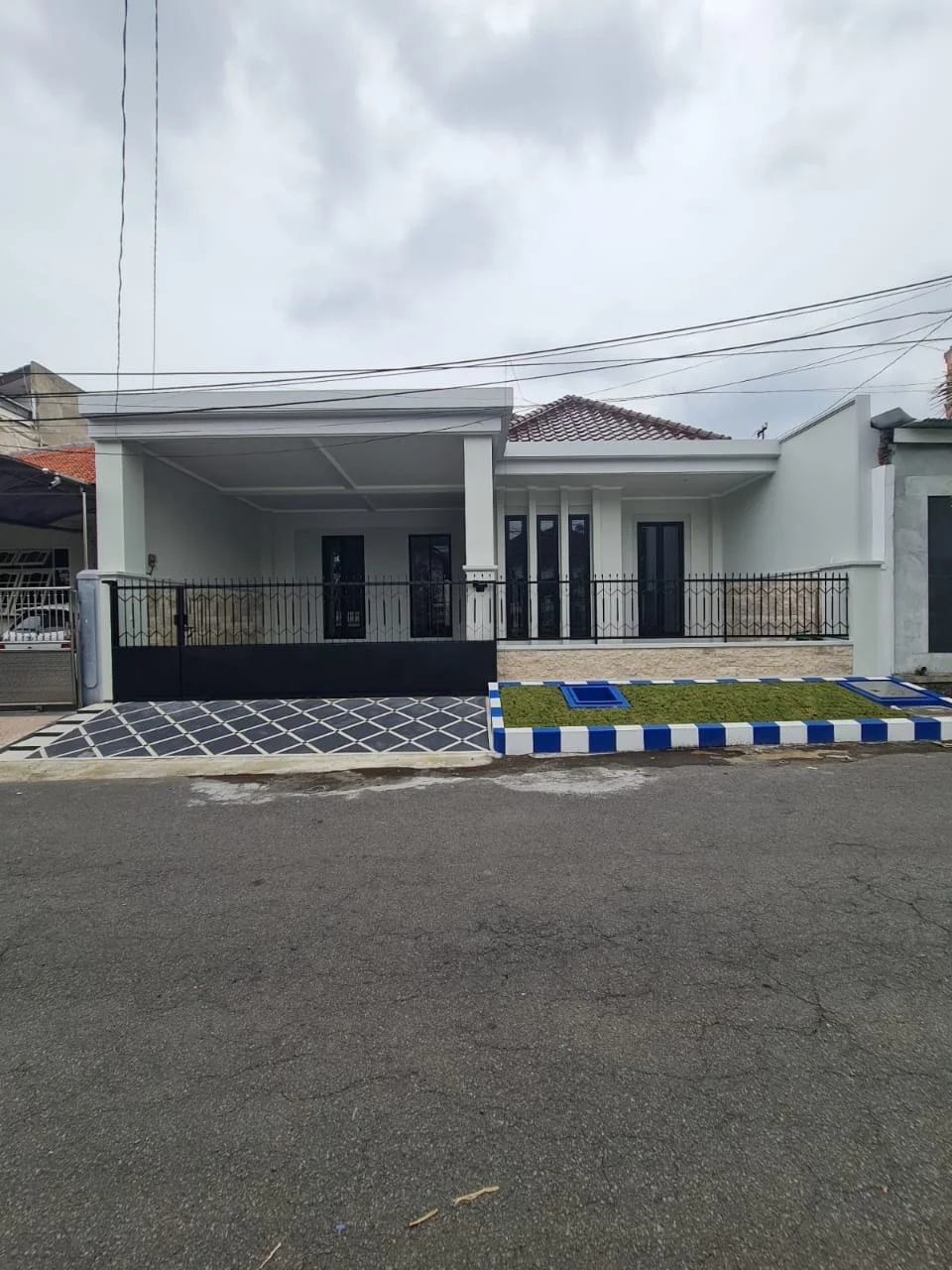 Disewakan Rumah Mewah Baru Darmo Permai Timur Surabaya Barat