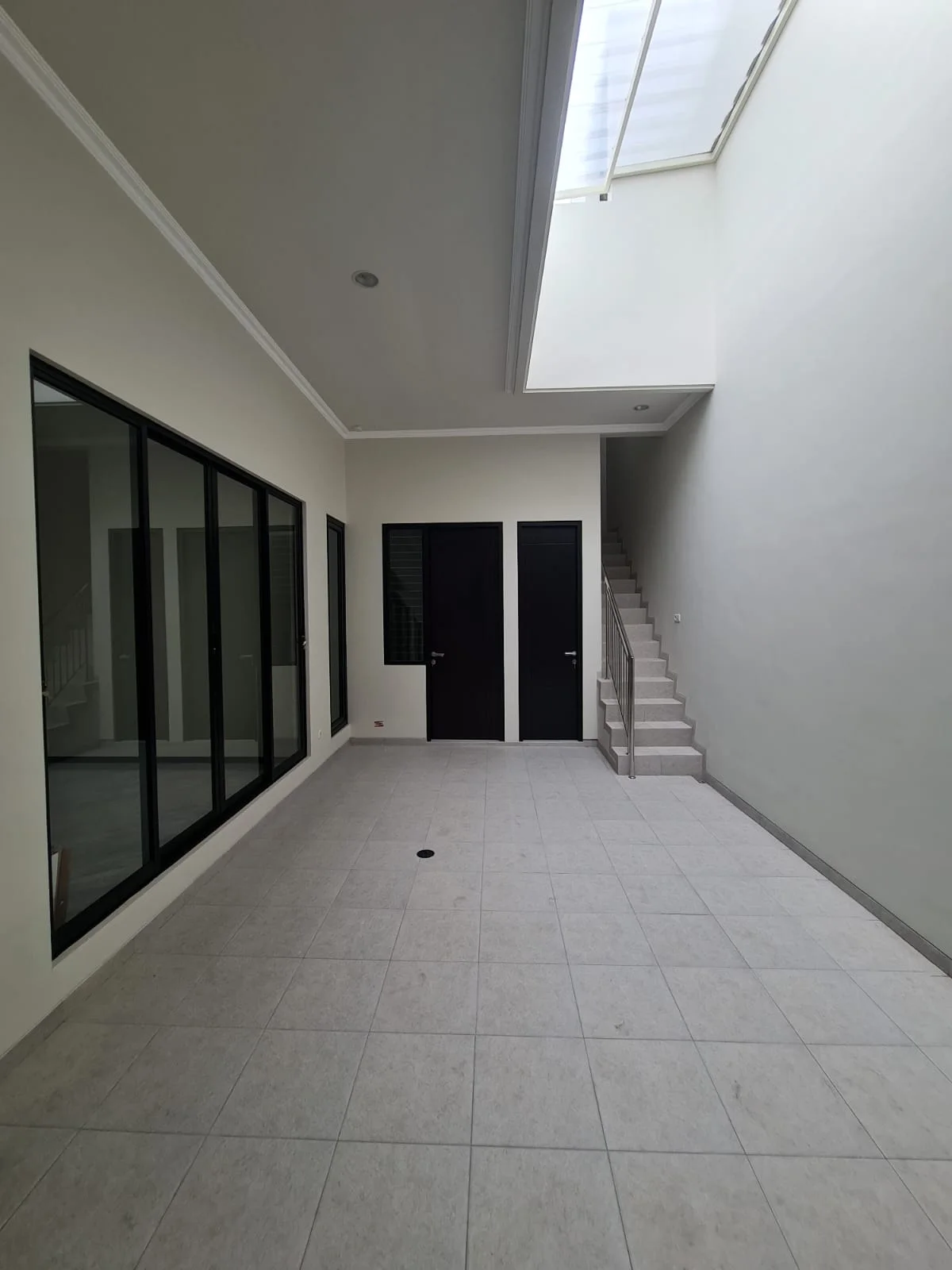 Disewakan Rumah Mewah Baru Darmo Permai Timur Surabaya Barat - Thumbnail 8