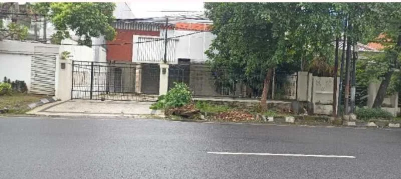 Disewakan rumah lokasi strategis di jalan Bengawan surabaya pusat