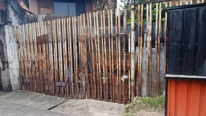Dijual rumah hitung tanah di jalan Diponegoro surabaya pusat