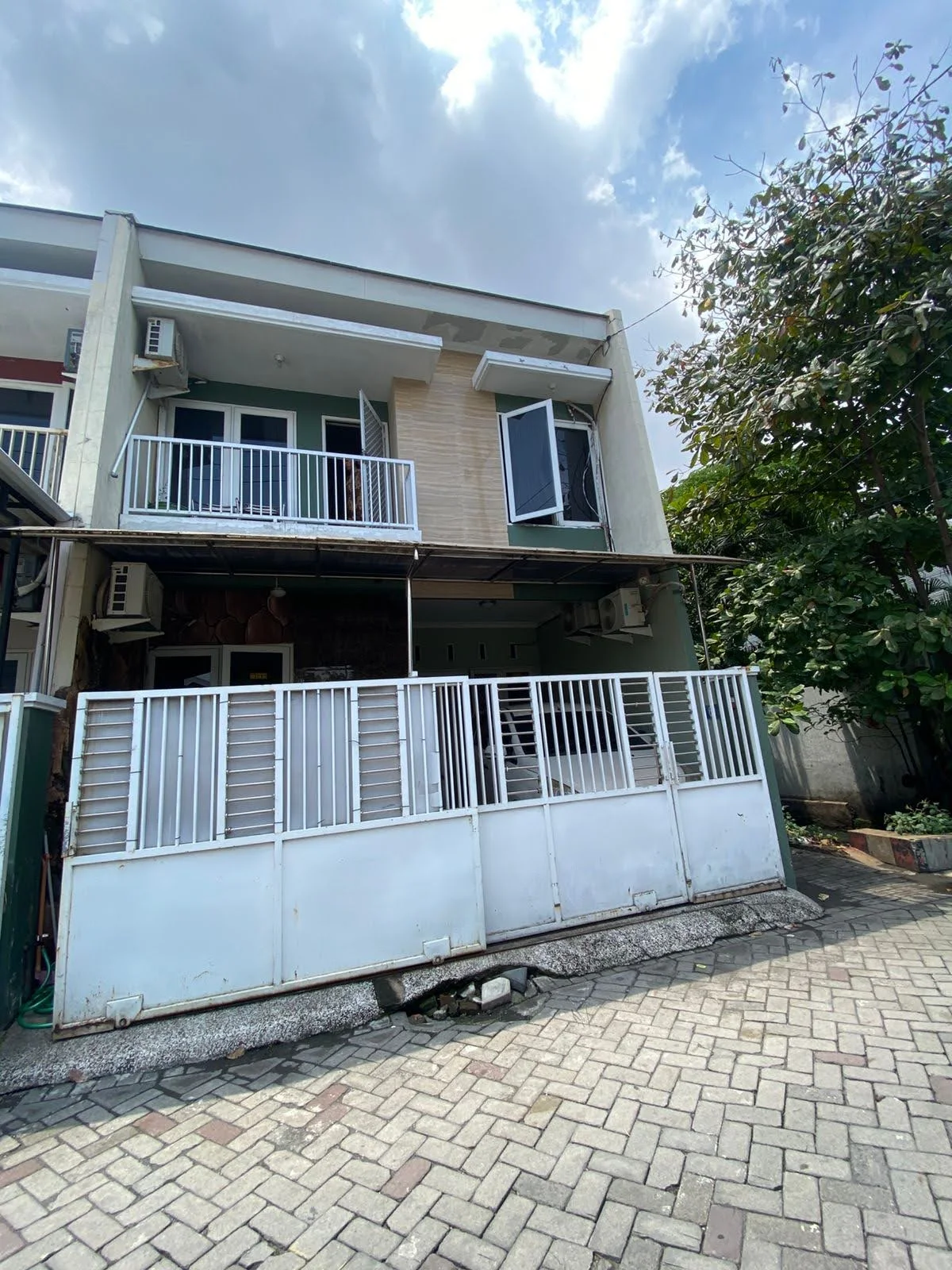 Dijual Rumah Strategis di Aries Surabaya Timur