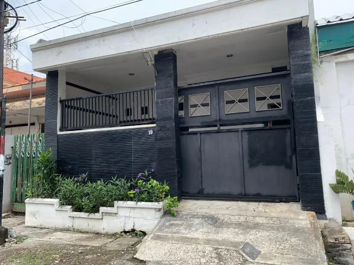 Disewakan Rumah Siap Huni Di Lokasi Strategis , Di Petemon , Surabaya Barat