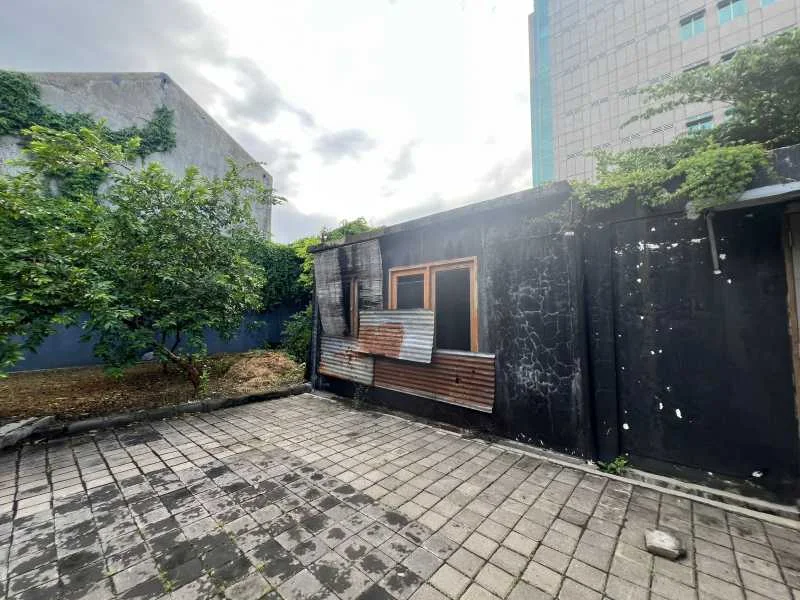 Dijual Gedung Eks Showroom Lokasi Strategis Dengan Lebar Muka Besar di Jalan Diponegoro Surabaya Pusat - Thumbnail 8
