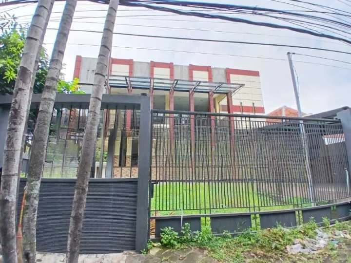 Dijual Ruko Strategis di jaksa Agung Suprapto Surabaya Pusat