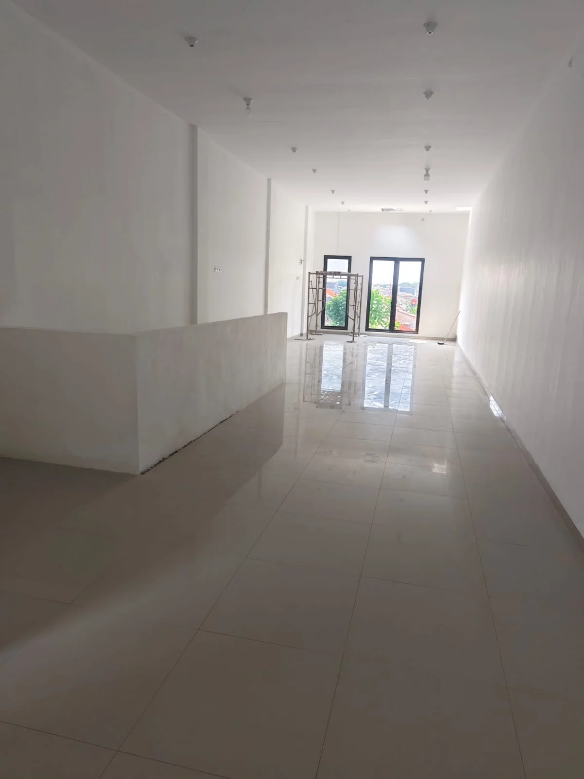 Dijual/Disewakan Ruko Premium 3 Lantai Lokasi Komersial Strategis Raya Tambaksari Surabaya Utara - Thumbnail 2