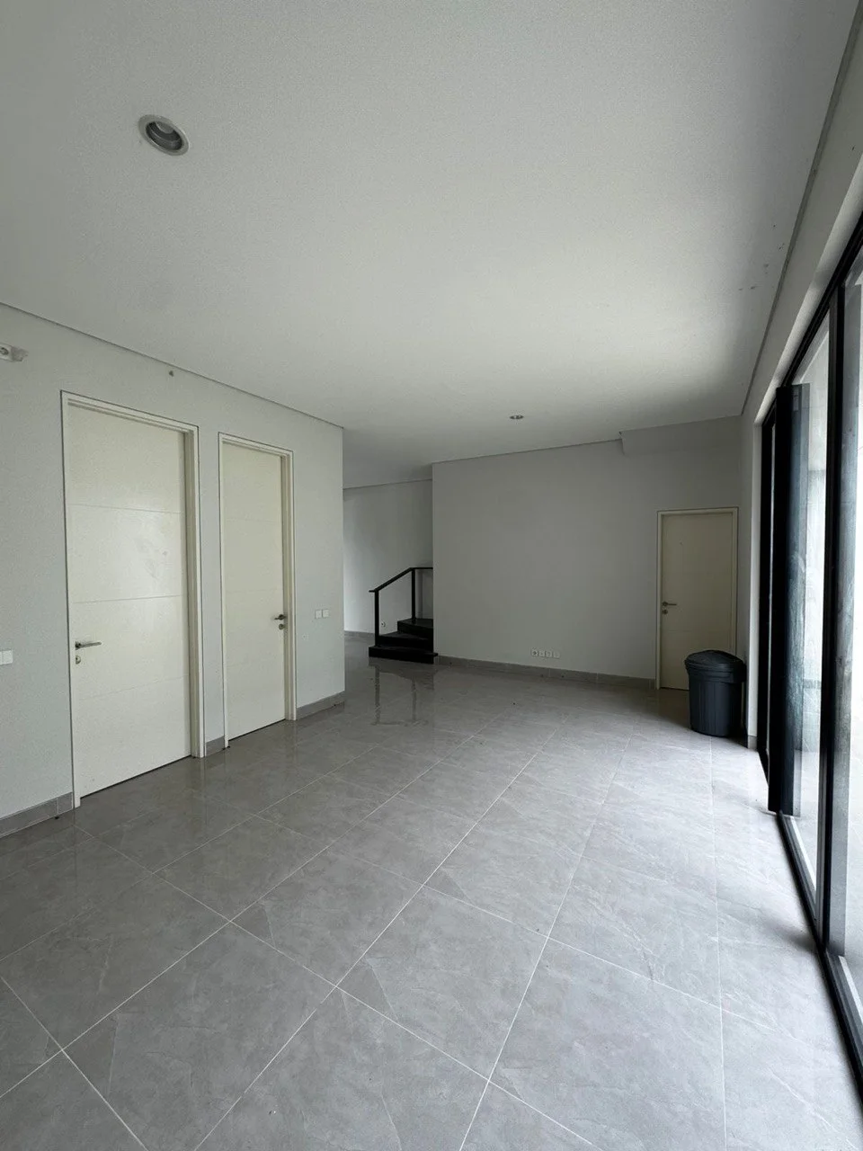 Disewakan Rumah Mewah 2 Lantai Pelican Hill Citraland Utara Surabaya Barat - Thumbnail 2