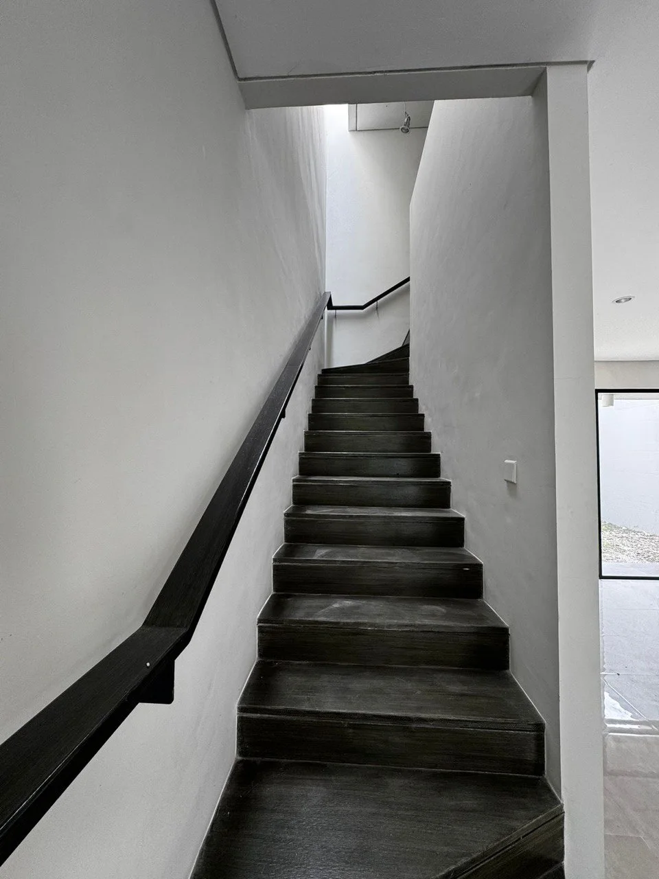 Disewakan Rumah Mewah 2 Lantai Pelican Hill Citraland Utara Surabaya Barat - Thumbnail 3