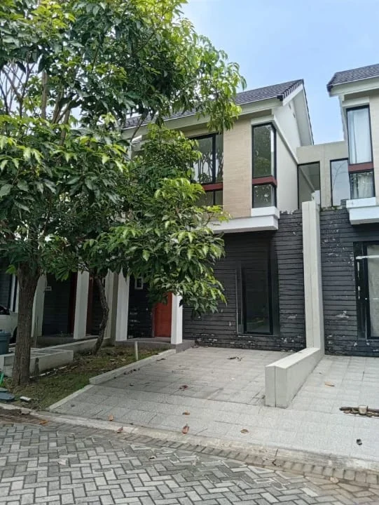Jual Rumah Baru 2 Lantai Northwest Lake Surabaya Barat