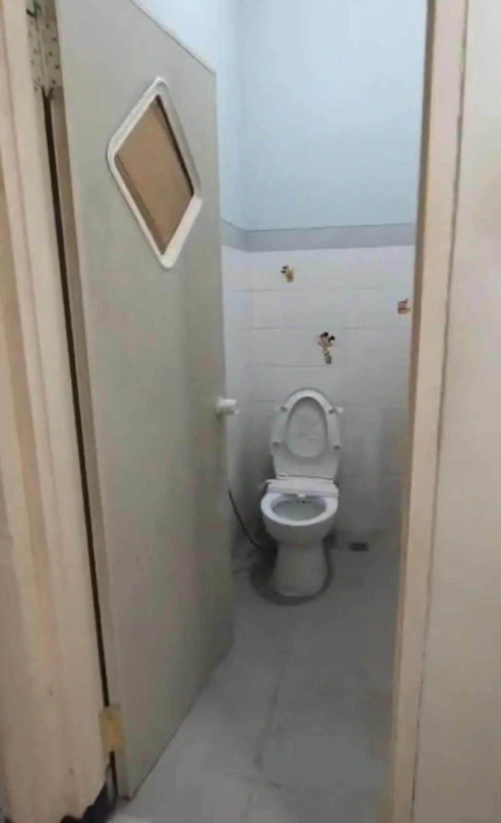 Dijual Rumah Lokasi Strategis di International Village Citraland Surabaya Barat - Thumbnail 4