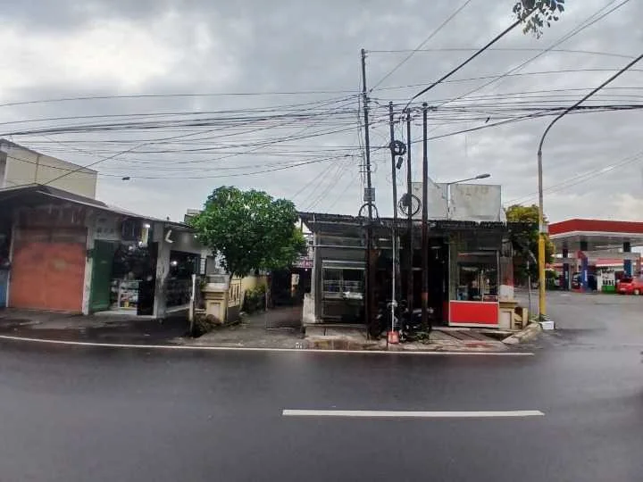 Dijual Rumah & Bangunan Usaha Strategis di Raya Wiyung Surabaya Barat