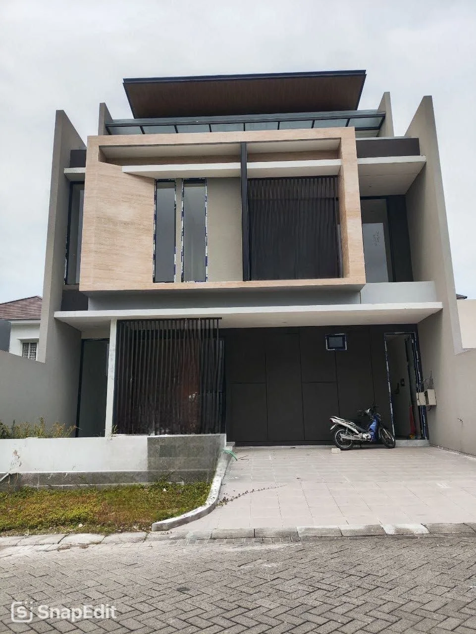 Dijual Rumah Baru Minimalis di Gres Crystal Golf Citraland Surabaya Barat