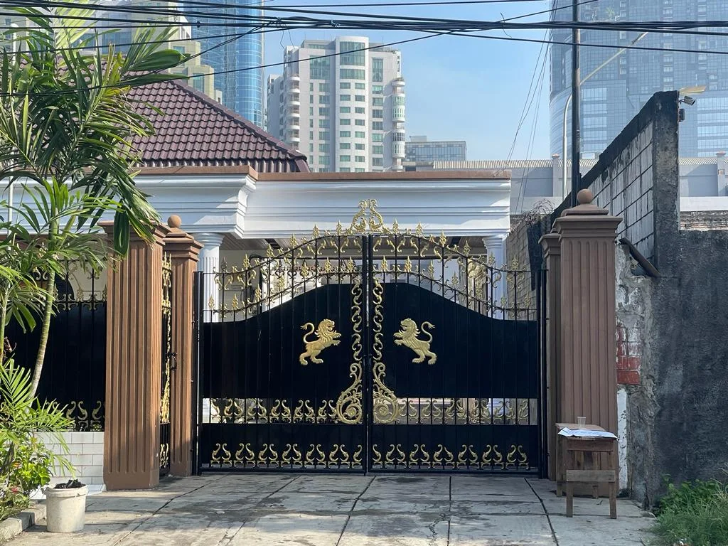 Disewakan Tanah Berpaving diLokasi Premium , Jalan Tegalsari , Surabaya Pusat