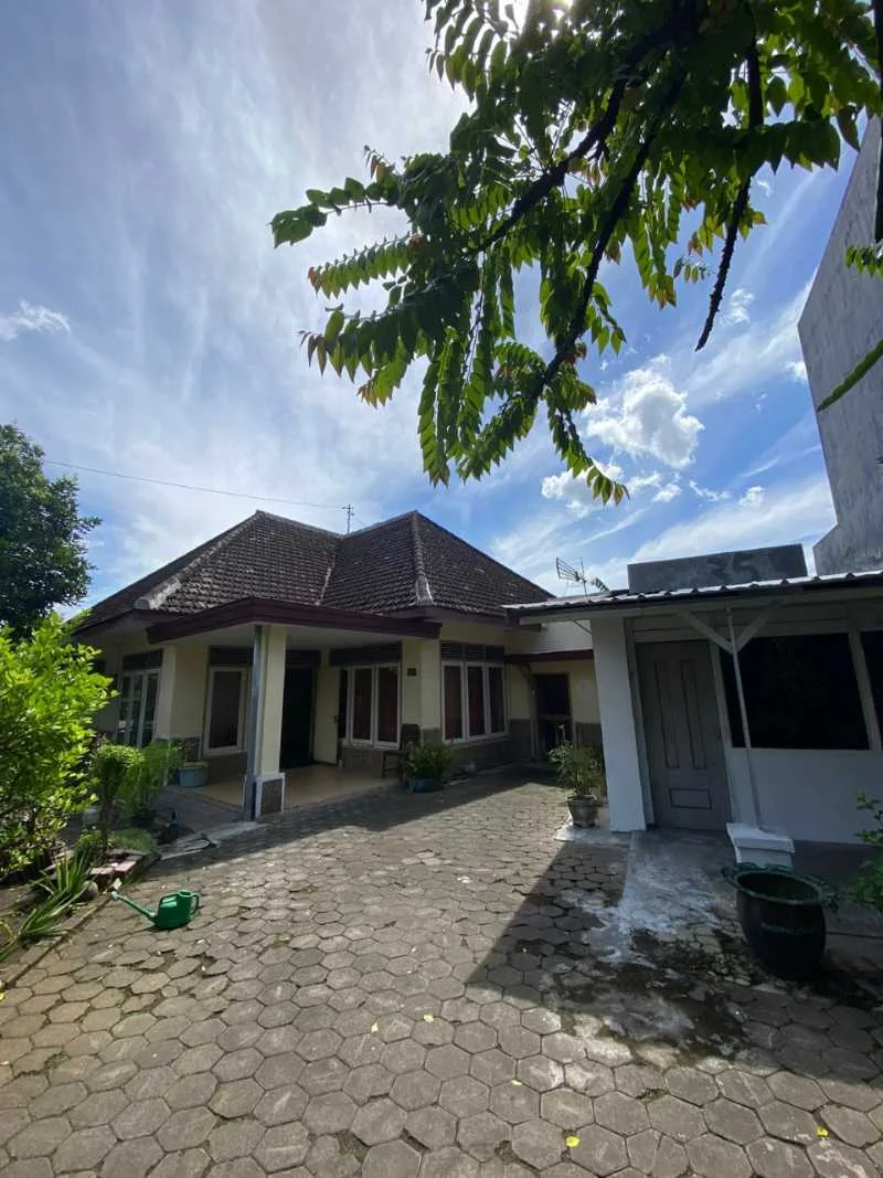 Jual Rumah Asri Sejuk Jalan Mahakam Malang Jawa Timur