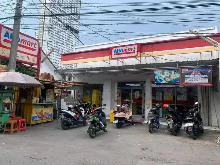Jual Rumah Usaha Masih di Sewa Supermarket di Jalan Bendul Merisi Surabaya Selatan