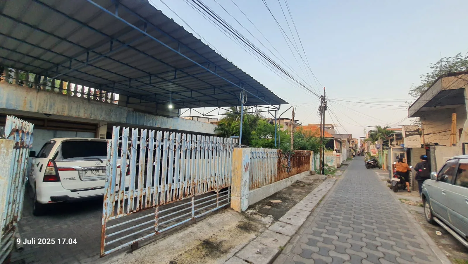 Dijual Rumah Bangunan Hitung Tanah Di Petemon , Surabaya Barat