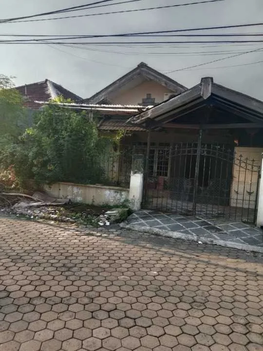 Dijual Rumah Strategis di Taman Pondok Indah Surabaya Barat