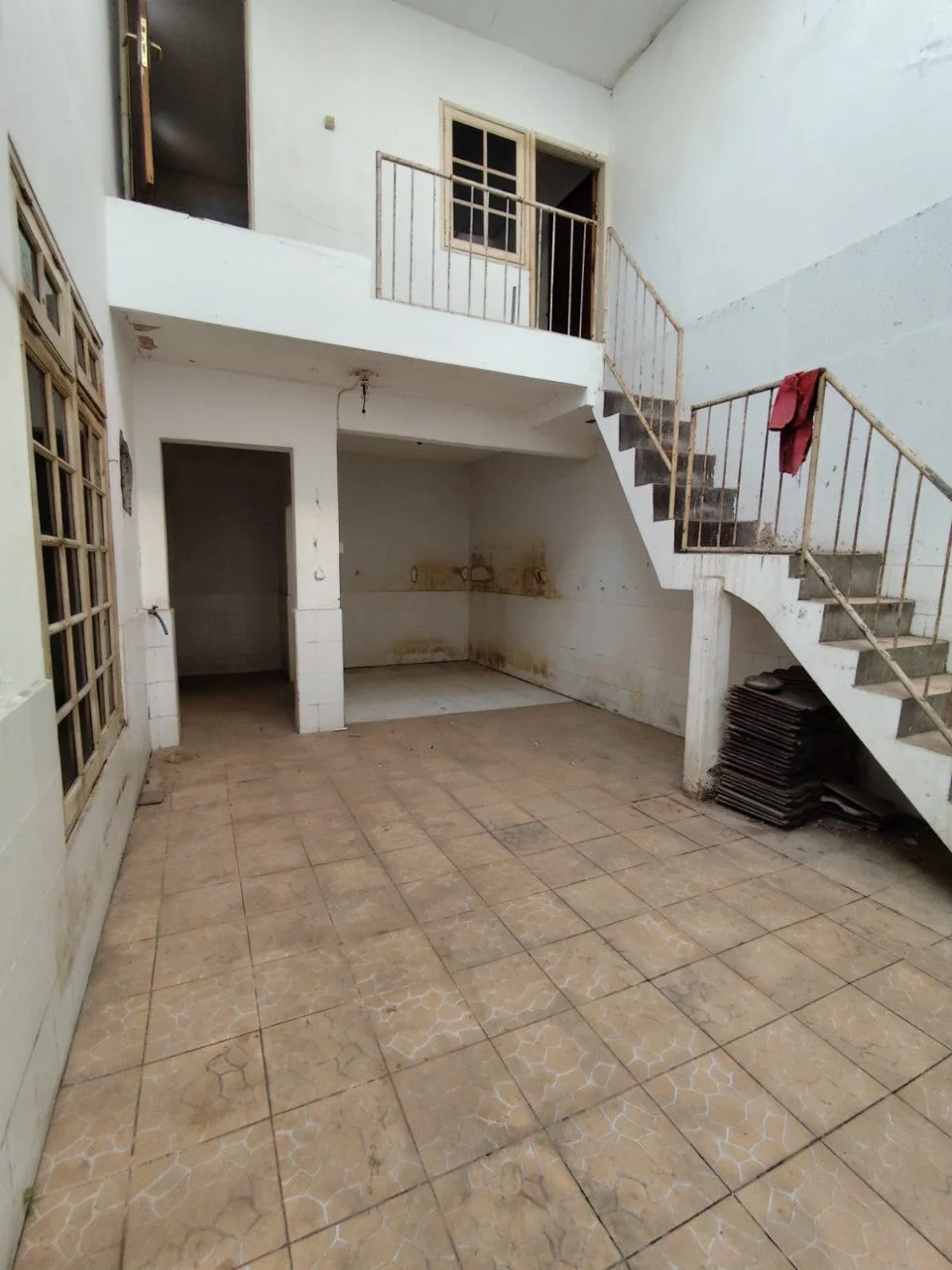 Dijual Rumah Hitung Tanah Strategis di Taman Pondok Indah Surabaya Barat
