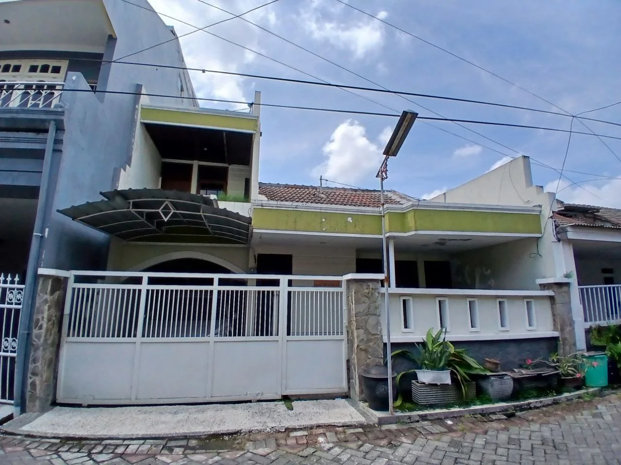 Dijual Rumah Minimalis Siap Huni Taman Pondok Indah Surabaya Barat