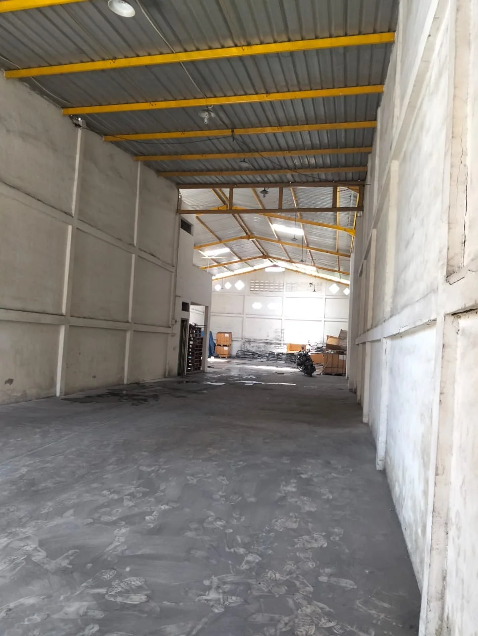 Disewakan Gudang Lokasi Strategis di Nol Jalan Raya Tropodo Sidoarjo - Thumbnail 3