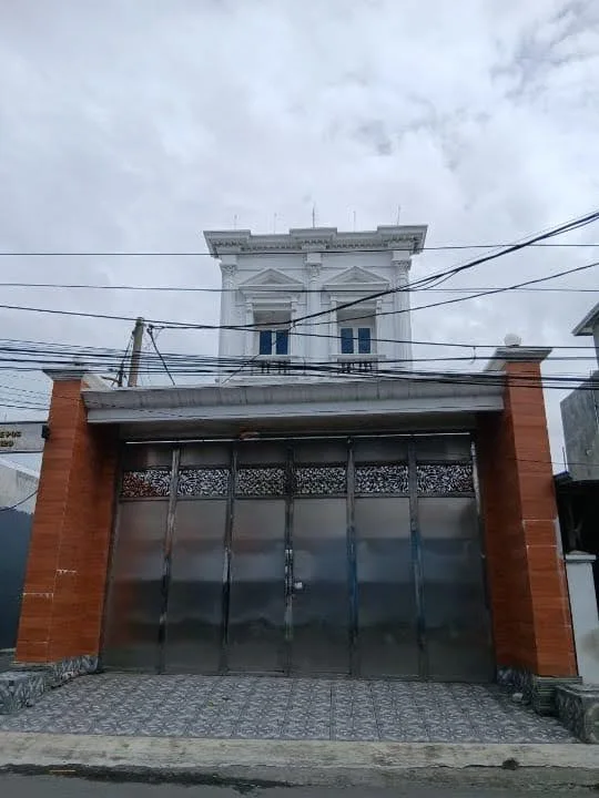 Dijual rumah lokasi strategis di Kedinding, Surabaya Utara