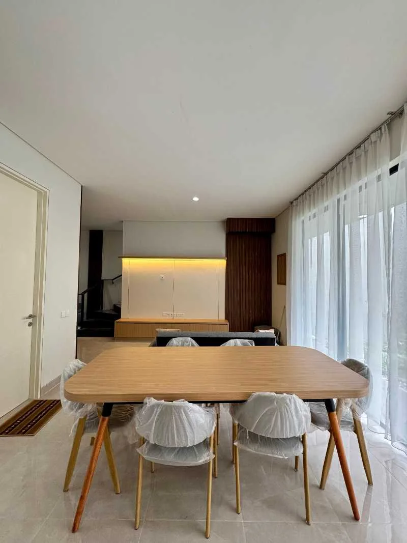 Disewakan Rumah full furnished Bagus di Pelican Hill Citraland Utara Surabaya Barat - Thumbnail 6