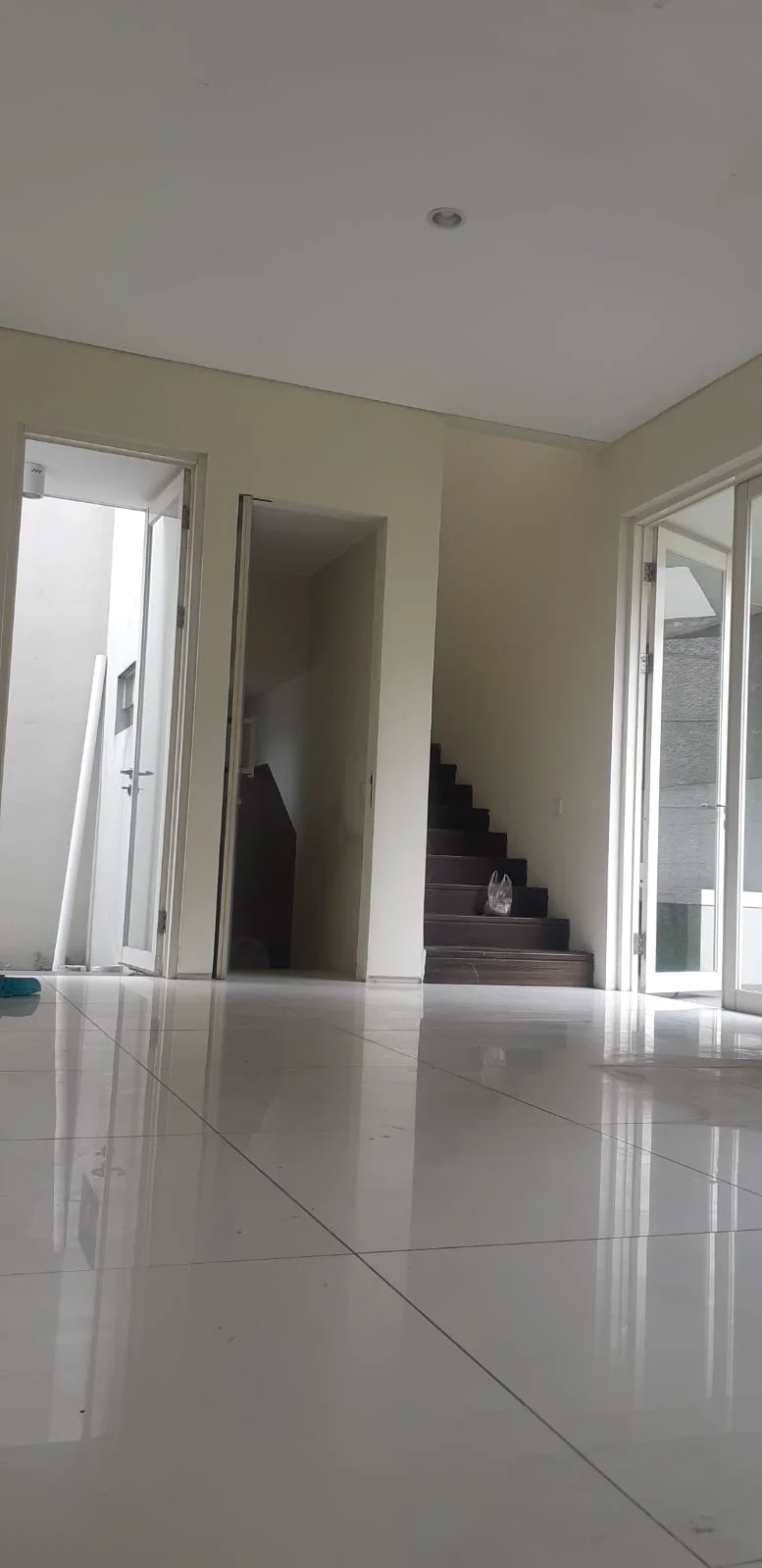 Disewakan Rumah Bagus di Pelican Hill Citraland Utara Surabaya Barat - Thumbnail 2