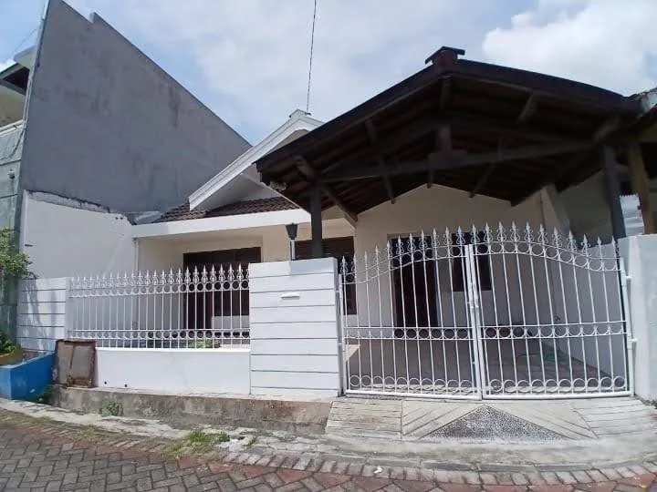 Disewakan rumah siap huni di Taman Pondok Indah, Surabaya Barat
