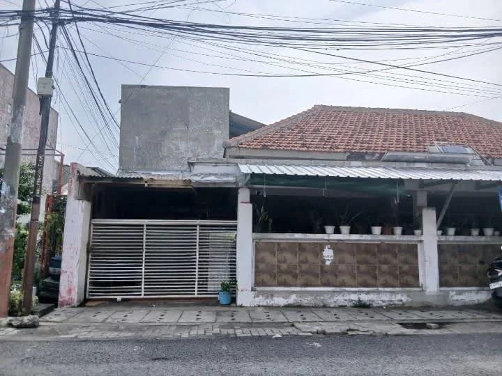 Dijual rumah siap huni lokasi strategis di Pakis Tirtosari, Surabaya Barat