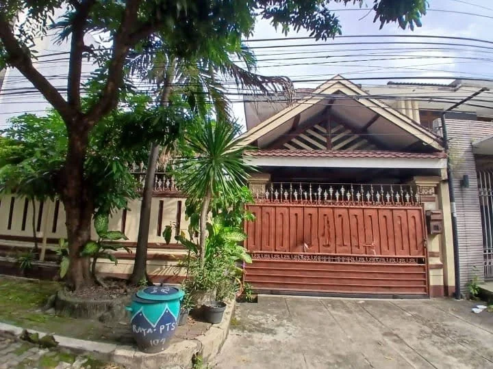 Dijual / disewakan rumah lokasi strategis di Pakis Tirtosari, Surabaya Barat