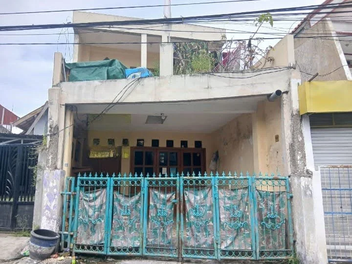 Dijual rumah lokasi strategis di Jalan Pakis, Surabaya Barat