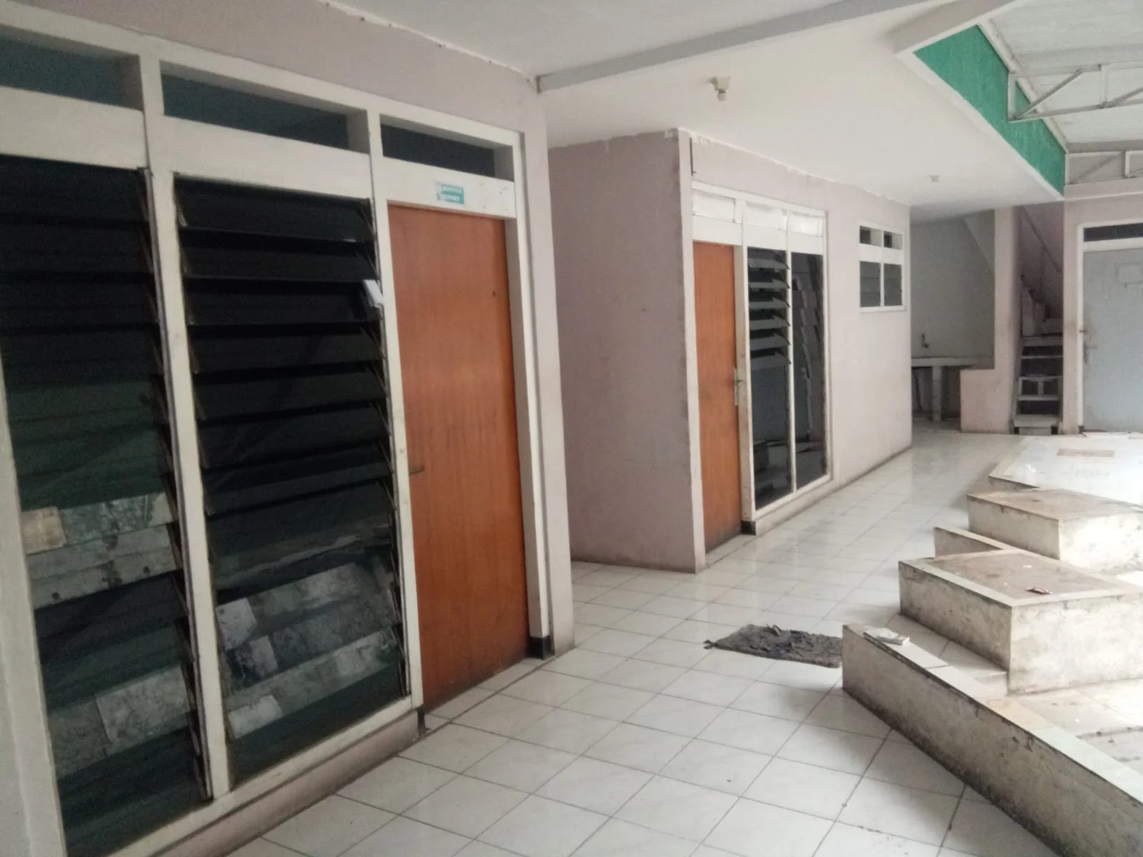 Jual / Sewa Rumah 2 Lantai Halaman Luas Gayungsari Surabaya Selatan - Thumbnail 4