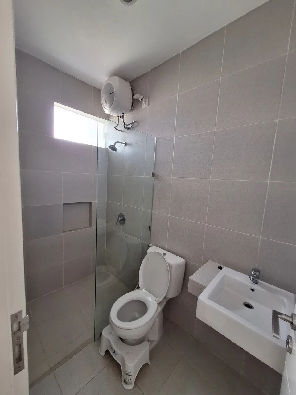 Dijual/disewakan Rumah Semi Furnished Lokasi di North West Citraland Surabaya Barat - Thumbnail 3
