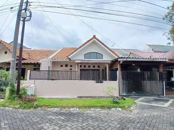 Dijual Rumah Bagus Strategis di Babatan Pratama Surabaya Barat