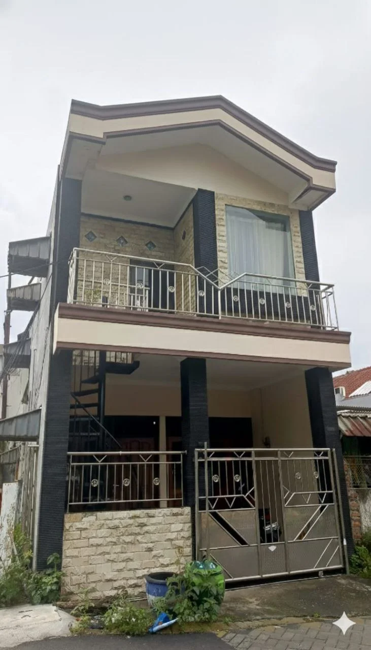 Dijual Rumah 2 Lantai Strategis di Petemon Sidomulyo Surabaya Barat
