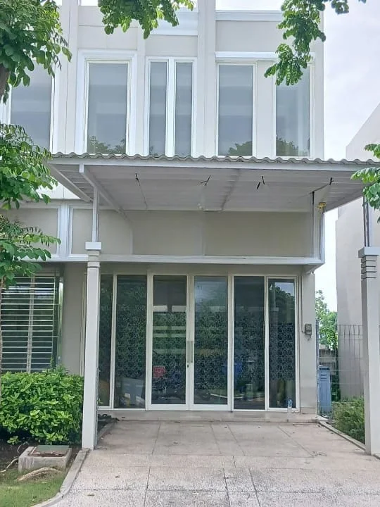 Disewakan Ruko Bizhome 2 Lantai Lokasi Komersil Strategis Pakuwon City Surabaya Timur - Image 1