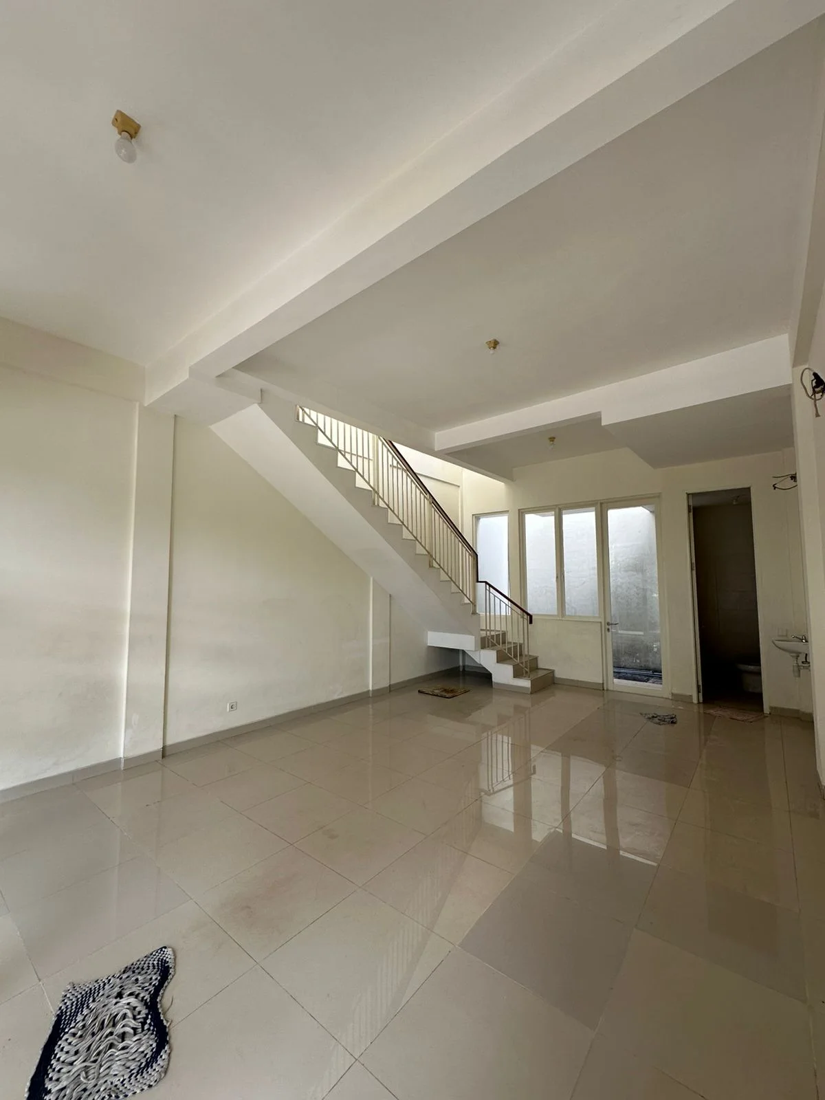 Disewakan Ruko Bizhome 2 Lantai Lokasi Komersil Strategis Pakuwon City Surabaya Timur - Thumbnail 5
