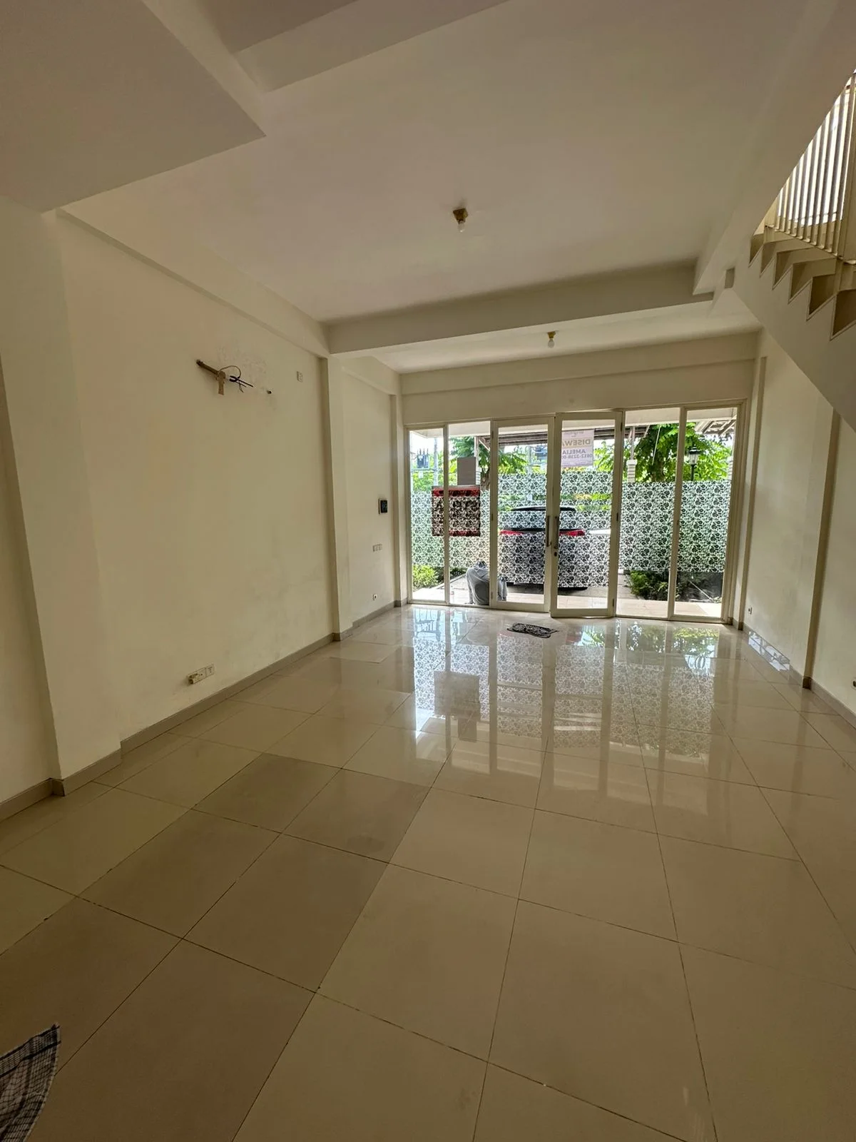 Disewakan Ruko Bizhome 2 Lantai Lokasi Komersil Strategis Pakuwon City Surabaya Timur - Thumbnail 8