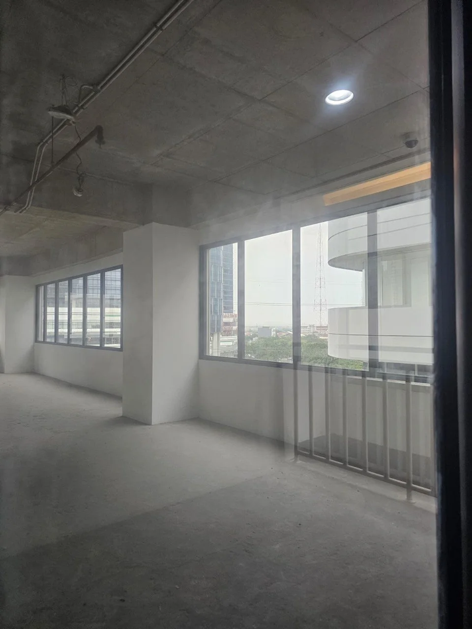 Disewakan Kantor Luas Strategis di Spazio Tower Surabaya Barat - Thumbnail 3