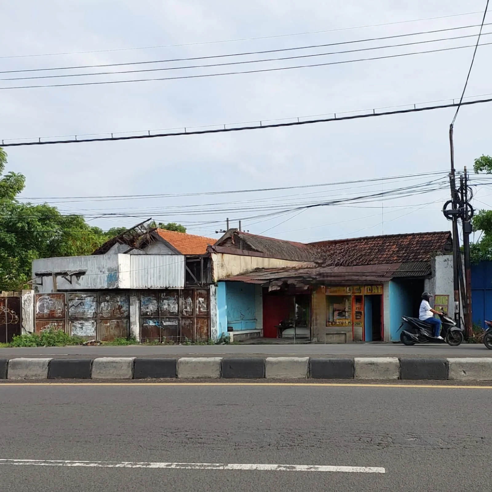 Jual rumah usaha Raya Taman Sidoarjo