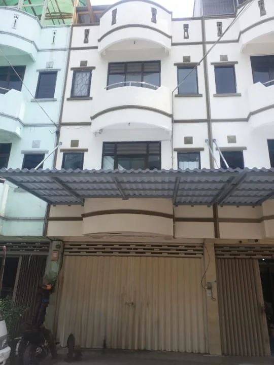 Dijual Ruko 3.5 Lantai diLokasi Komersil Jalan Bunguran Surabaya Utara - Image 1