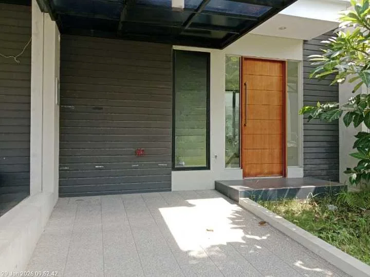 Disewakan Rumah Northwest Hill, hunian dua lantai harga bersahabat Citraland Surabaya Barat