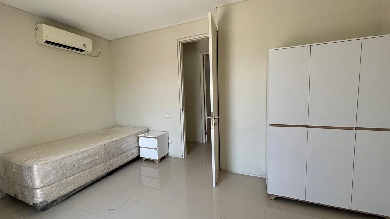 Disewakan rumah Strategis Northwest Full Furnished kondisi terawat siap huni Citraland Surabaya Barat - Thumbnail 4