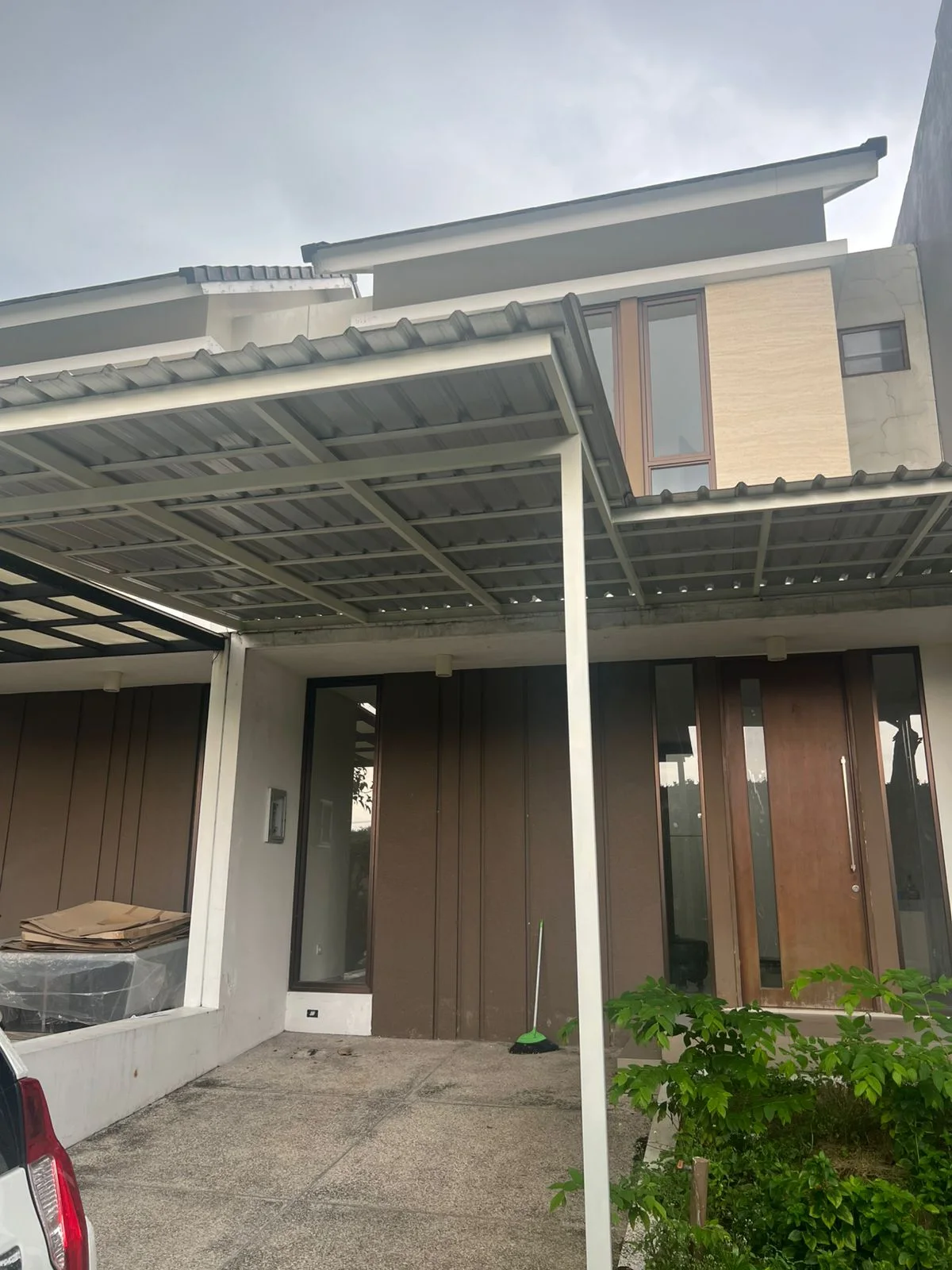 Disewakan Rumah 2 Lantai Baru di Taman Puspa Raya Cluster Chestnut Citraland Surabaya Barat