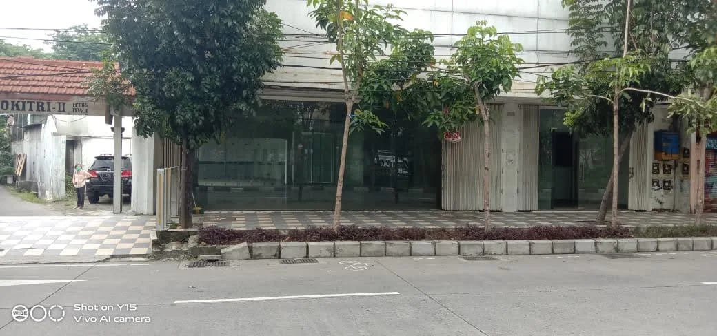 Disewakan Gedung Strategis Murah 2 Lantai di Mayjend Sungkono Surabaya Barat - Image 1