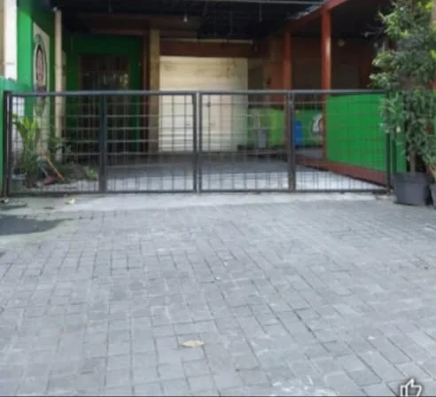 DIJUAL RUMAH USAHA SIAP PAKAI – NOL JALAN RAYA MERR SURABAYA TIMUR