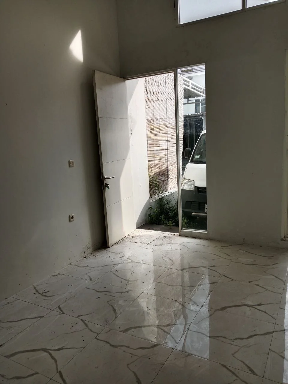Dijual Rumah Minimalis di Wilayah Jade Hamlet Menganti Gresik - Thumbnail 3