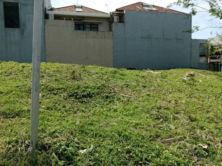 Disewakan tanah komersial yang berlokasi di kawasan Raya Royal Park Citraland Surabaya Barat
