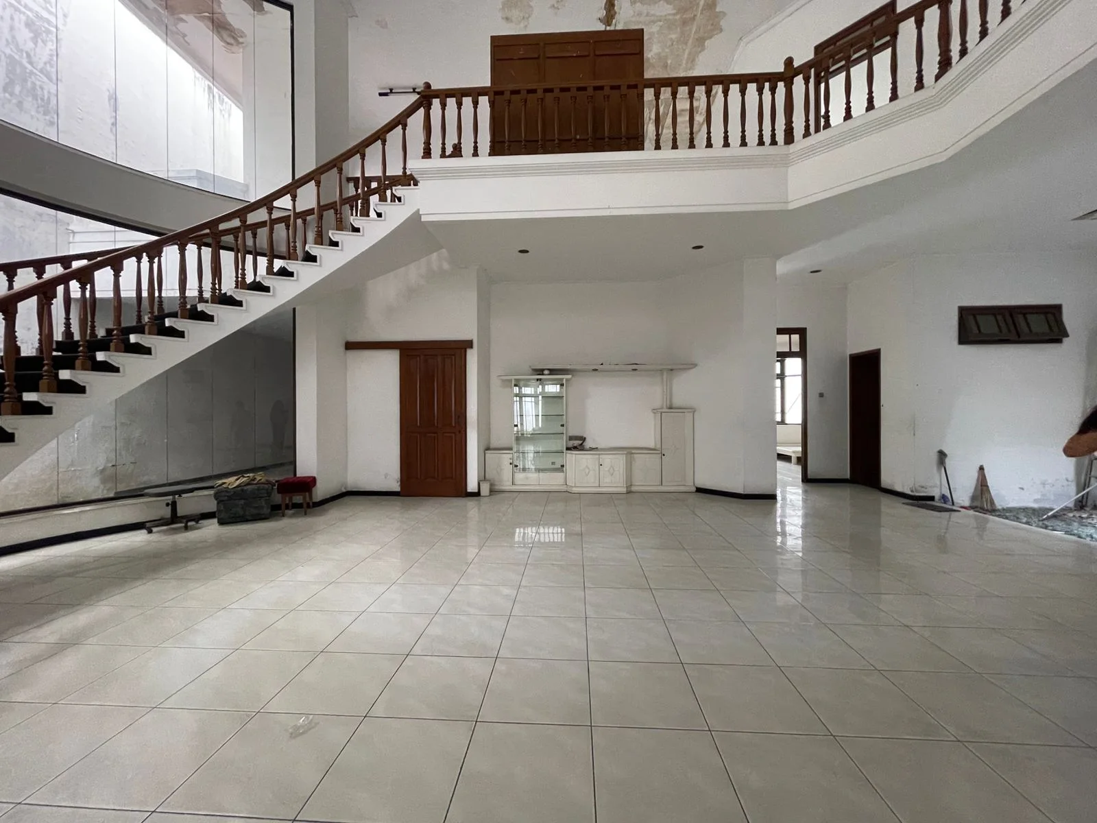 Dijual Rumah Mewah 2 Lantai di Raya Margorejo Surabaya Selatan - Thumbnail 4