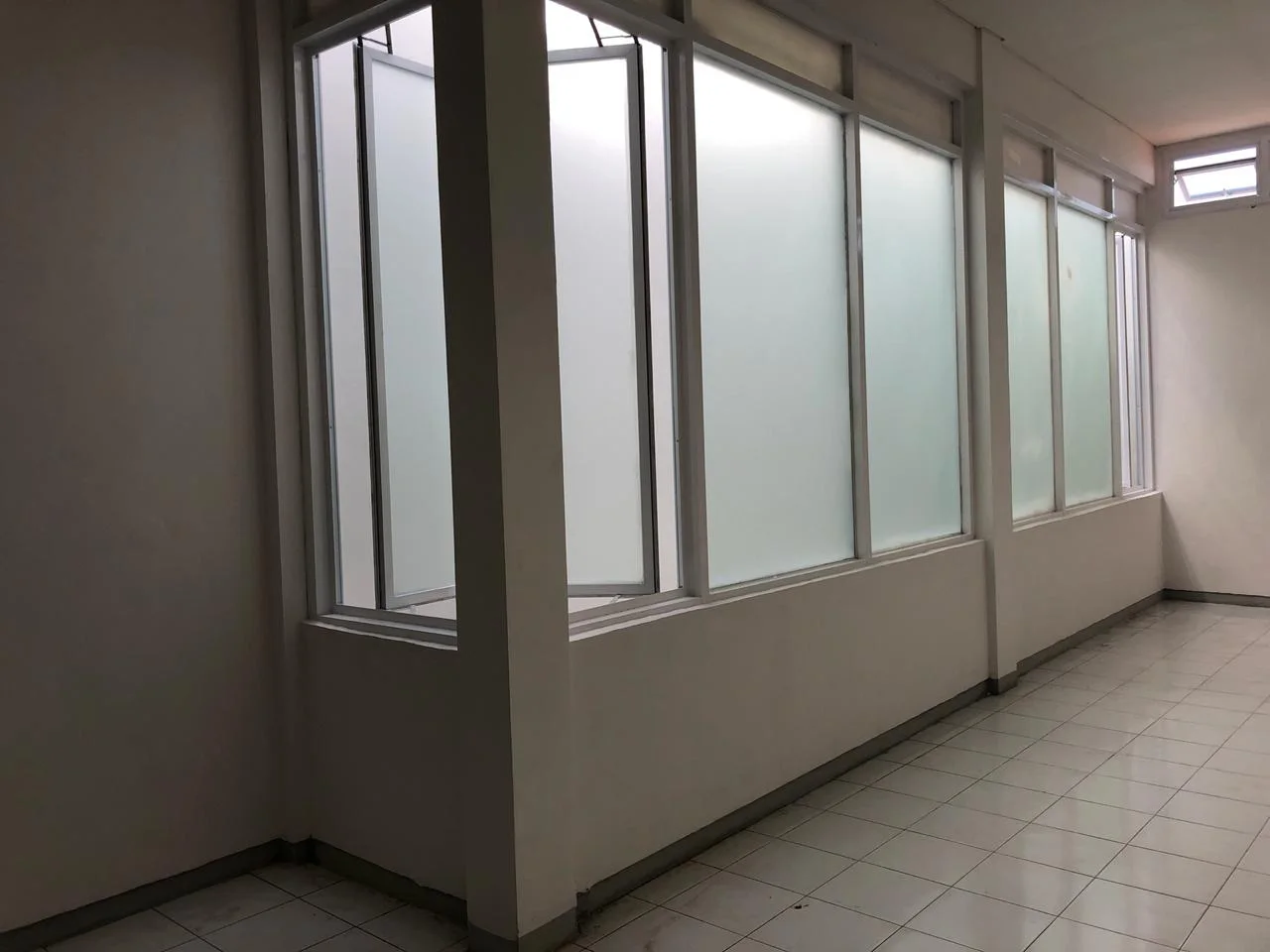 Dijual/Disewakan Ruko Komersil 4 Lantai Lokasi Strategis di Jalan Bongkaran Surabaya Utara - Thumbnail 6